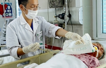 Nắng nóng đỉnh điểm, nguy cơ sốc nhiệt, đột quỵ