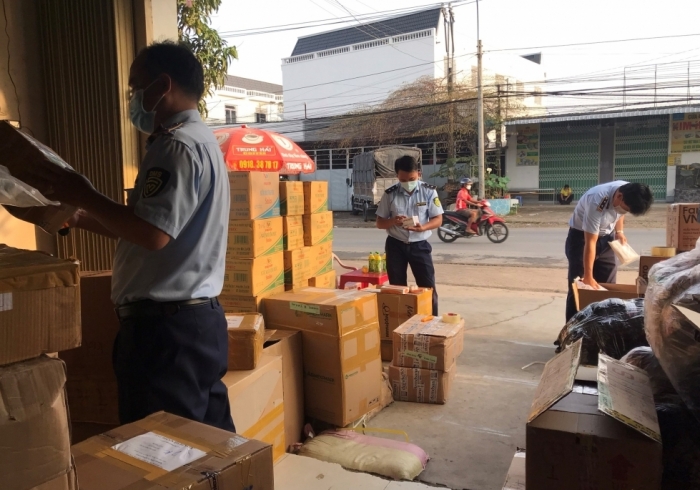 Vĩnh Long: Thu giữ trên 2.000 bộ kit test Sars-CoV-2 không rõ nguồn gốc
