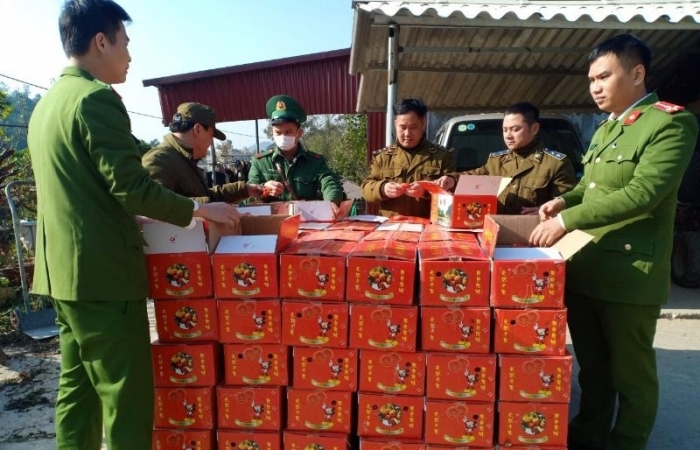 Thu giữ gần 2 tấn hồng sấy dẻo nhập lậu trị giá gần 100 triệu đồng