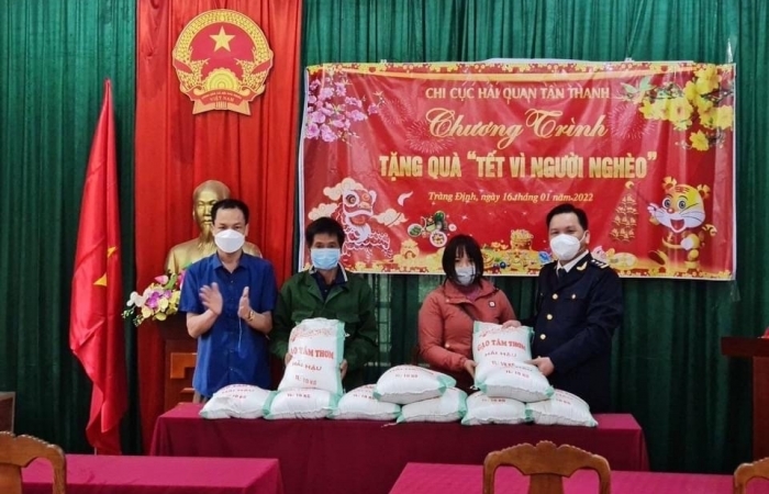 Mang Xuân ấm đến người nghèo nơi cửa khẩu Tân Thanh