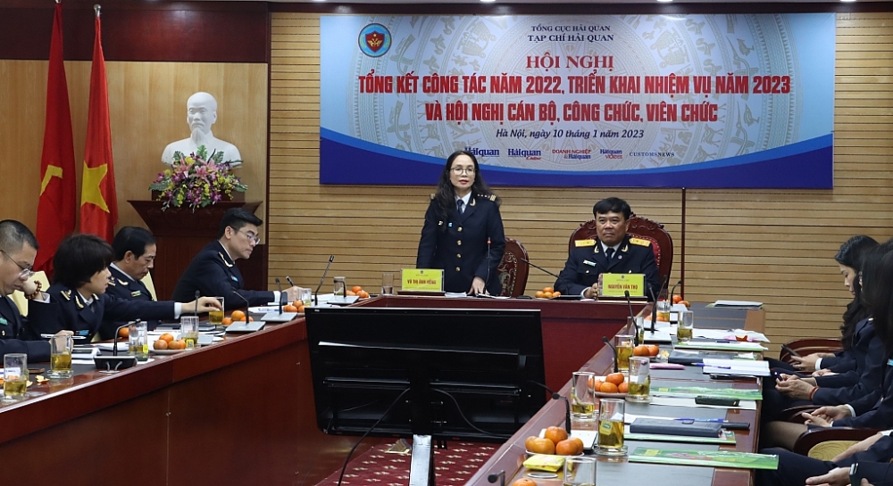 Tổng Biên tập Vũ Thị Ánh Hồng phát biểu tiếp thu ý kiến chỉ đạo của lãnh đạo Tổng cục. Ảnh: Q. Hùng