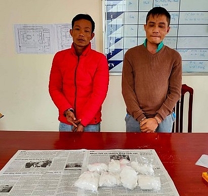 2 đối tượng cùng tang vật. Ảnh: CA NA