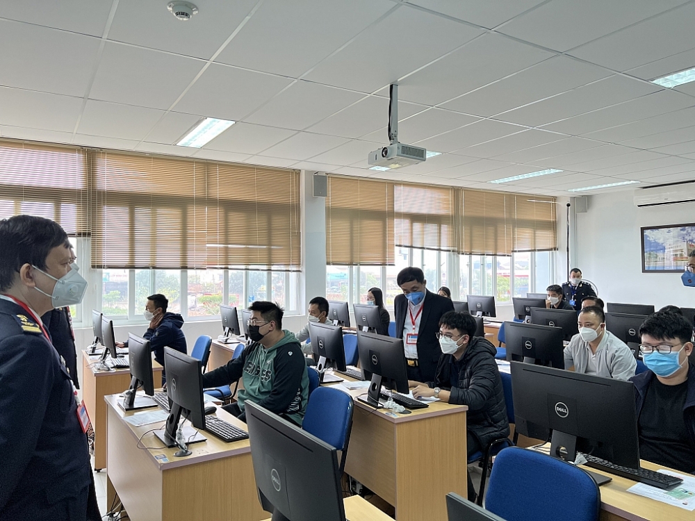 Phó Tổng cục trưởng Tổng cục Hải quan Hoàng Việt Cường kiểm tra và chỉ đạo công tác tổ chức kỳ thi cấp chứng chỉ nghiệp vụ khai hải quan năm 2021 tại khu vực phía Bắc.