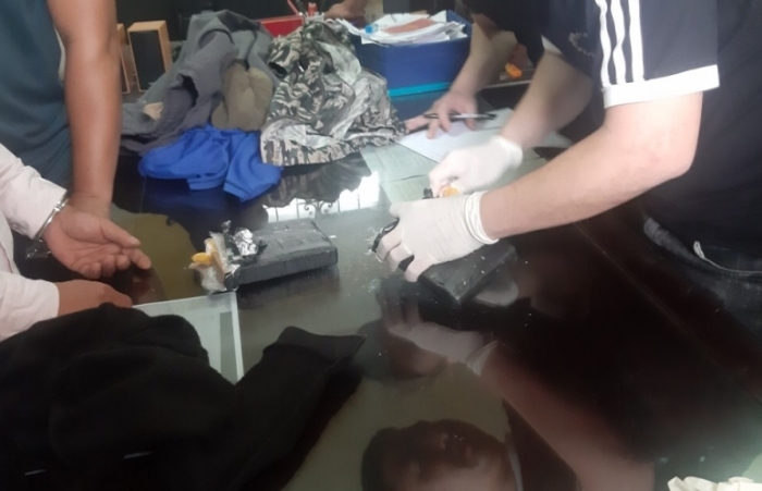 Cảnh sát biển tóm gọn cặp vợ chồng rủ nhau đi buôn heroin