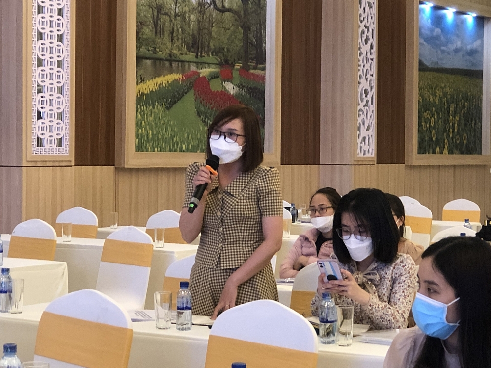 Đại diện doanh nghiệp nêu vướng mắc tại hội nghị. H.Nụ