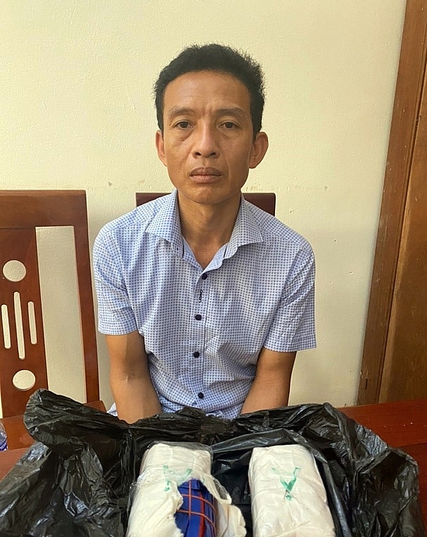 Đối tượng Điệp cùng tang vật. Ảnh: CA Nghệ An