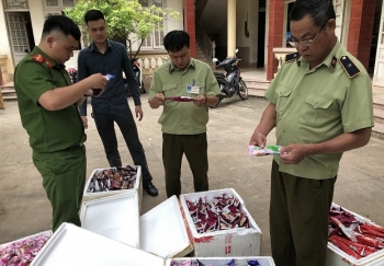 Chặn đứng số lượng lớn thực phẩm đóng gói nhập lậu từ Trung Quốc