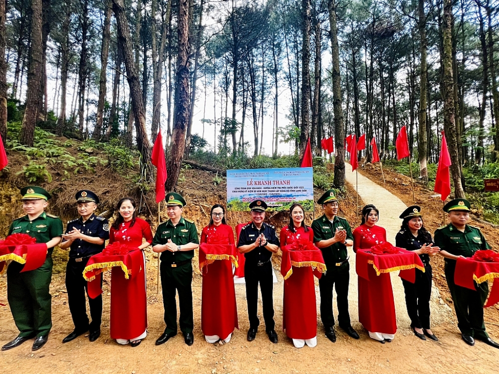 Quang cảnh lễ cắt băng khánh thành. Ảnh: Mai Loan