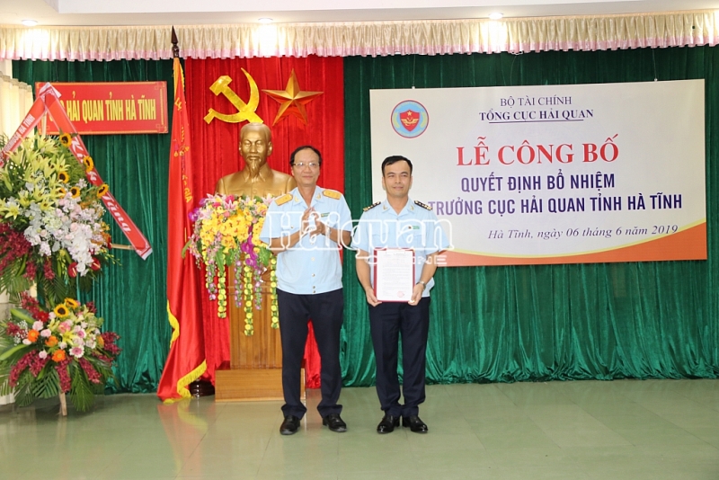 ong nguyen hong linh giu chuc vu cuc truong cuc hai quan ha tinh