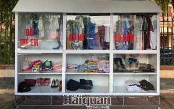 Hải quan Hà Tĩnh chia sẻ tấm lòng nhân ái với “Tủ đồ yêu thương”