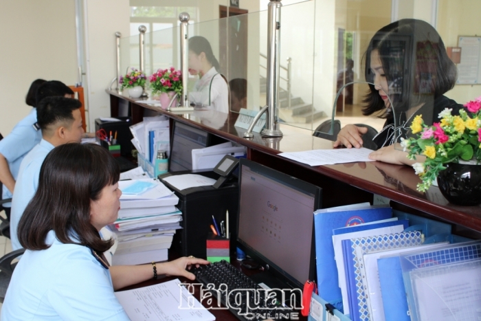 Nộp tiền chậm nộp bằng 0,03%/ngày tính trên số tiền thuế chậm nộp