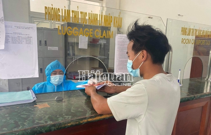 Hoạt động xuất nhập khẩu nhộn nhịp trở lại qua cửa khẩu quốc tế Nậm Cắn