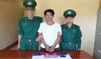 Biên phòng Thanh Hóa bắt quả tang đối tượng vận chuyển 1.920 viên ma túy