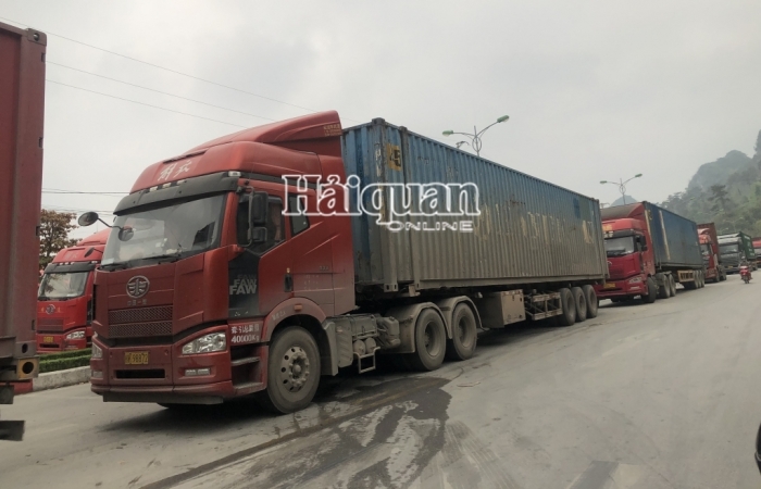 Lạng Sơn: Cửa khẩu quốc tế Hữu Nghị dừng thông quan khiến lượng hàng hóa tồn đọng tăng