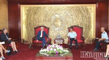 Phó Tổng cục trưởng Mai Xuân Thành tiếp xã giao Tùy viên Hải quan Hà Lan tại Singapore