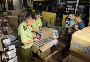 Thu trên 2.100 sản phẩm mỹ phẩm và 2.700 chiếc bánh ngọt