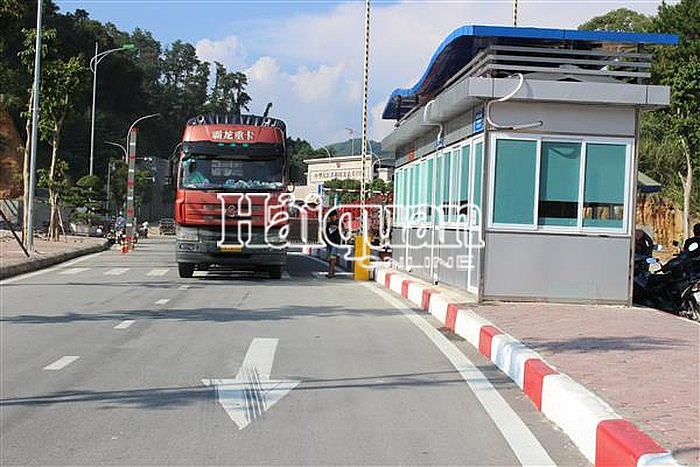chinh thuc thong quan hang nong san tai cua khau quoc te huu nghi