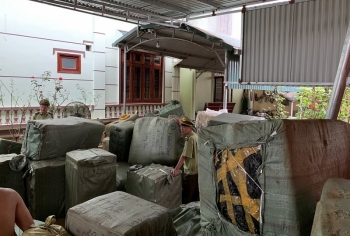 Tạm giữ lô hàng may mặc trị giá gần 145 triệu đồng để xác minh nguồn gốc