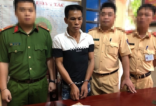 Công an Nghệ An: Bắt đối tượng vận chuyển 1 bánh heroin bằng xe khách