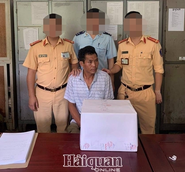 Tặng Giấy khen cho 4 cá nhân có thành tích phát hiện bắt giữ ma tuý