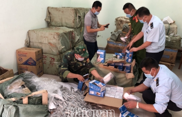 Hải quan Tân Thanh bắt giữ lô hàng tạp hóa không có hóa đơn chứng từ