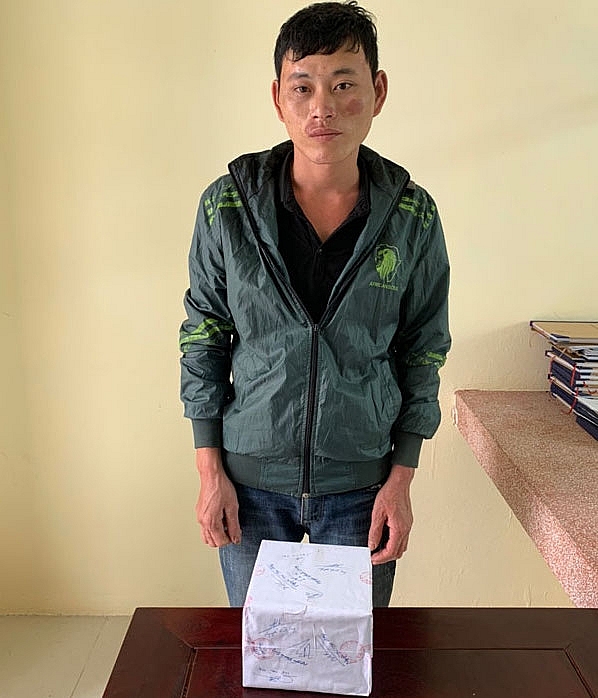 Đối tượng cùng tang vật. Ảnh: CSB