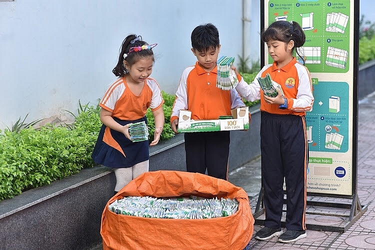 Danh hiệu “Trường bé gom nhiều hộp nhất” sẽ dành cho các trường có lượng vỏ hộp giấy thu gom cao nhất.