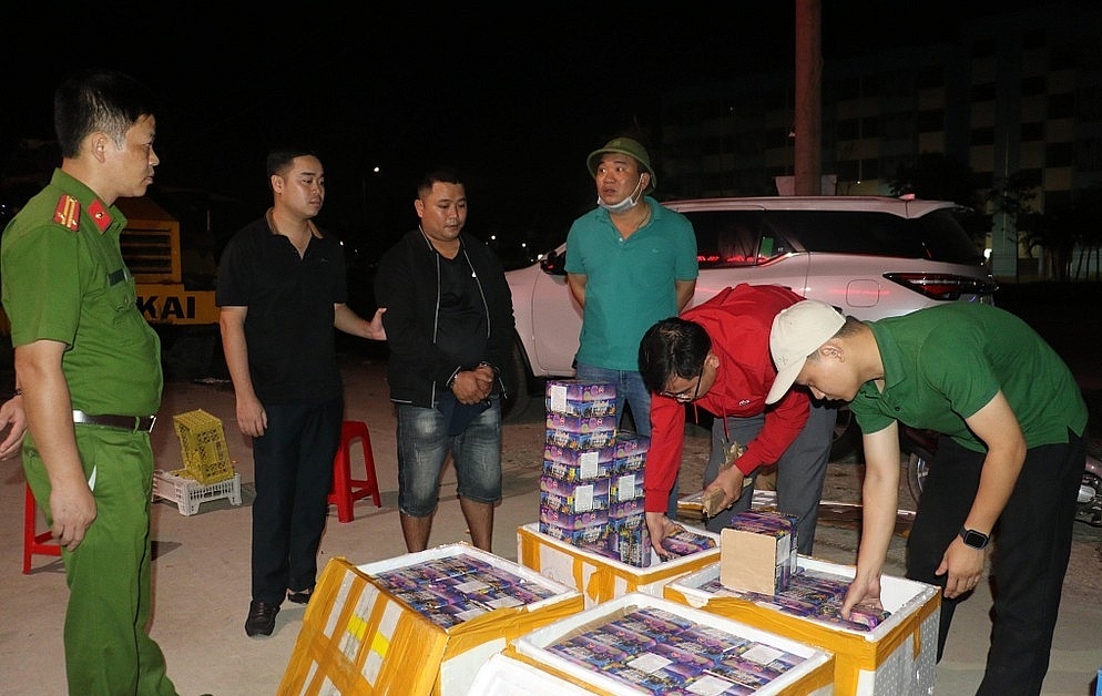 160 kg pháo do đối tượng Lê Văn Phương vận chuyển đi tiêu thụ bị bắt trên đường đi tiêu thụ. Ảnh: Minh Khôi