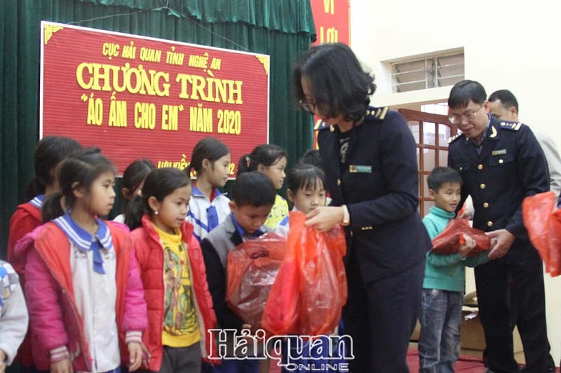 lan toa tam long nhan ai khi xuan ve