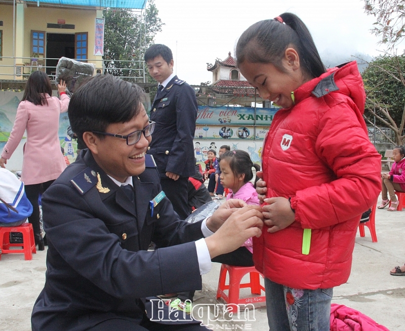 lan toa tam long nhan ai khi xuan ve