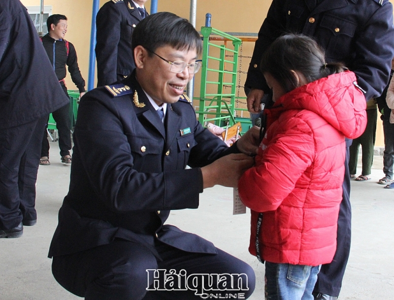 lan toa tam long nhan ai khi xuan ve