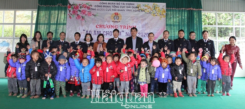 lan toa tam long nhan ai khi xuan ve