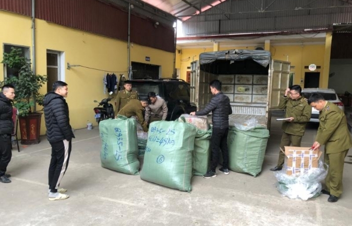 Mỹ phẩm, hàng may mặc nhập lậu ùn ùn qua địa bàn Lạng Sơn