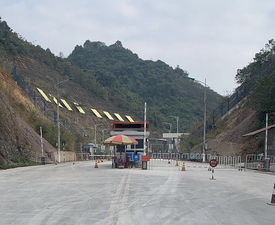 Mọi hoạt động thông quan tại cửa khẩu Tân Thanh đã bị tê liệt.