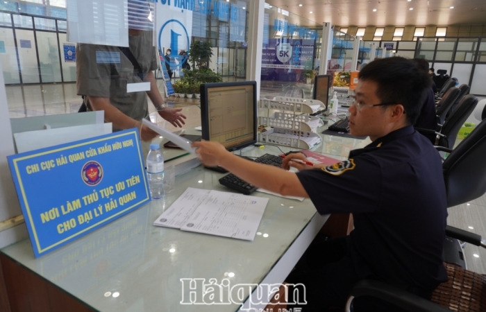 Hải quan Hữu Nghị giải quyết thủ tục thông quan đến 23 giờ