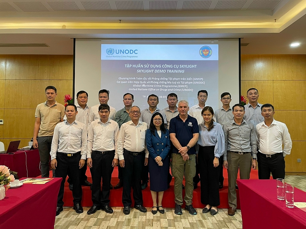 Các chuyên gia và CBCC tham gia khóa tập huấn. Ảnh: Thùy Linh