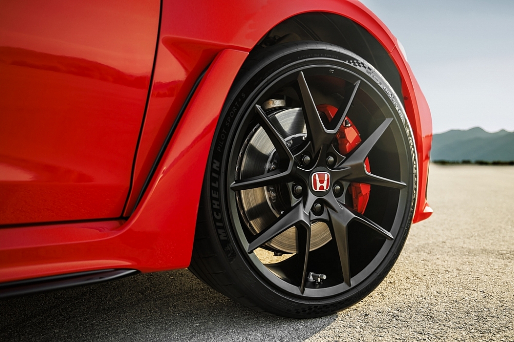 Honda Civic Type R thế hệ thứ sáu có giá 2,399 tỷ đồng