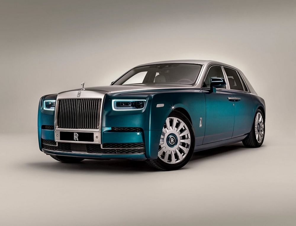 Ngắm nhìn Rolls-Royce Phanto Iridescent Opulence được trang trí bằng 3.000 lông chim