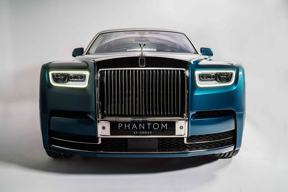Ngắm nhìn Rolls-Royce Phanto Iridescent Opulence được trang trí bằng 3.000 lông chim
