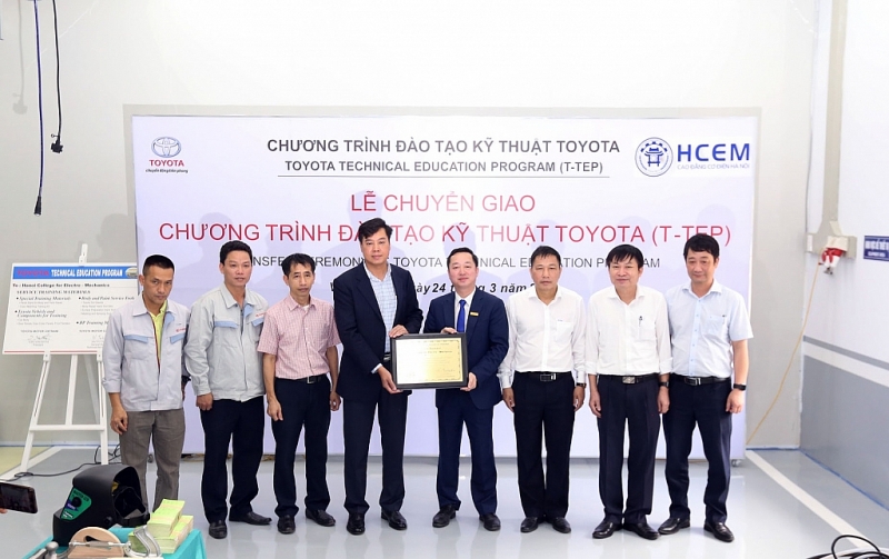 toyota viet nam tiep tuc mo rong chuong trinh dao tao ky thuat toyota