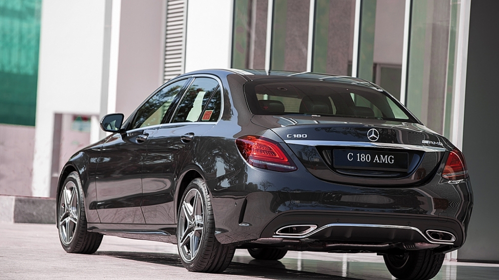 Định giá dưới 1,5 tỷ, Mercedes C 180 AMG mới dành cho khách hàng mới lần đầu sở hữu xe sang