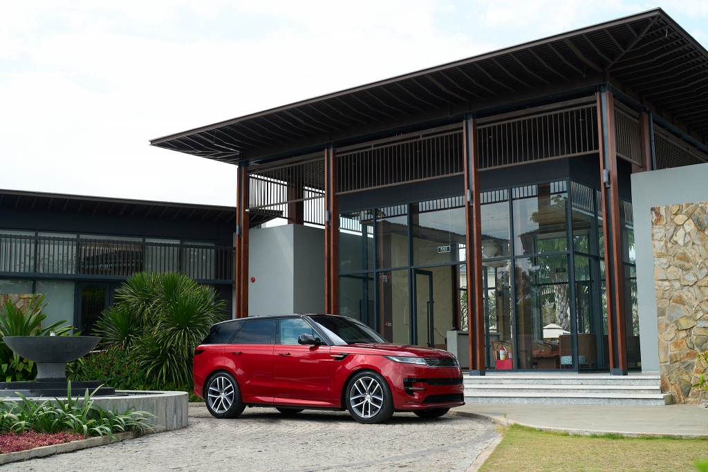 Giá hơn 7,3 tỷ Range Rover Sport có gì cuốn hút?