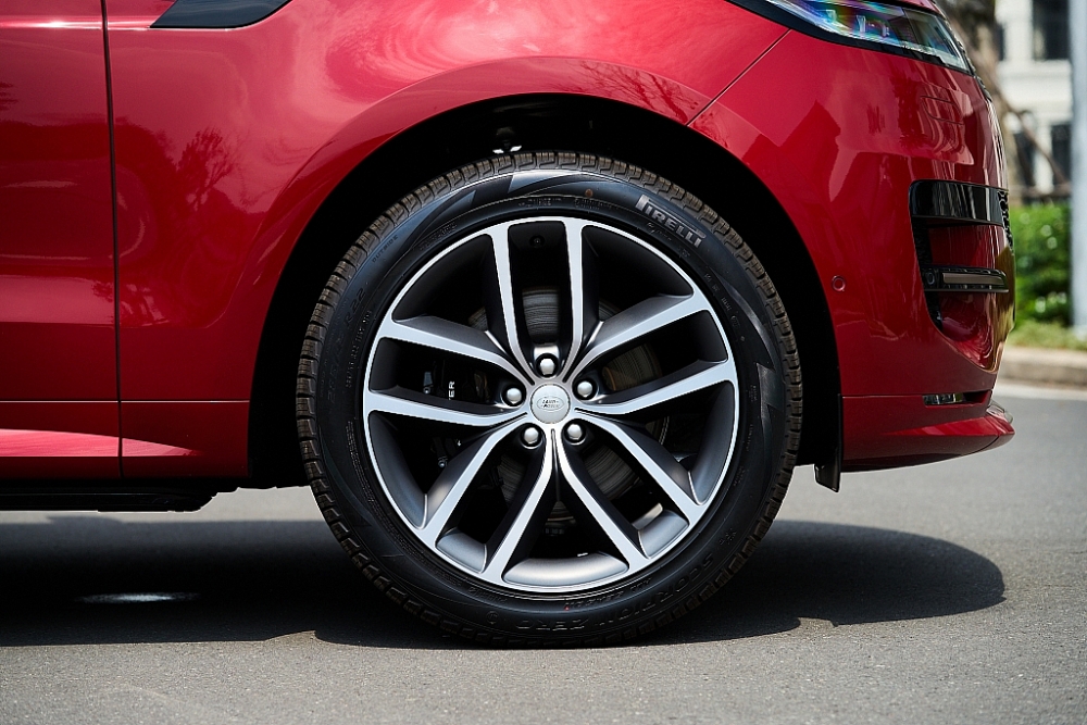 Giá hơn 7,3 tỷ Range Rover Sport có gì cuốn hút?