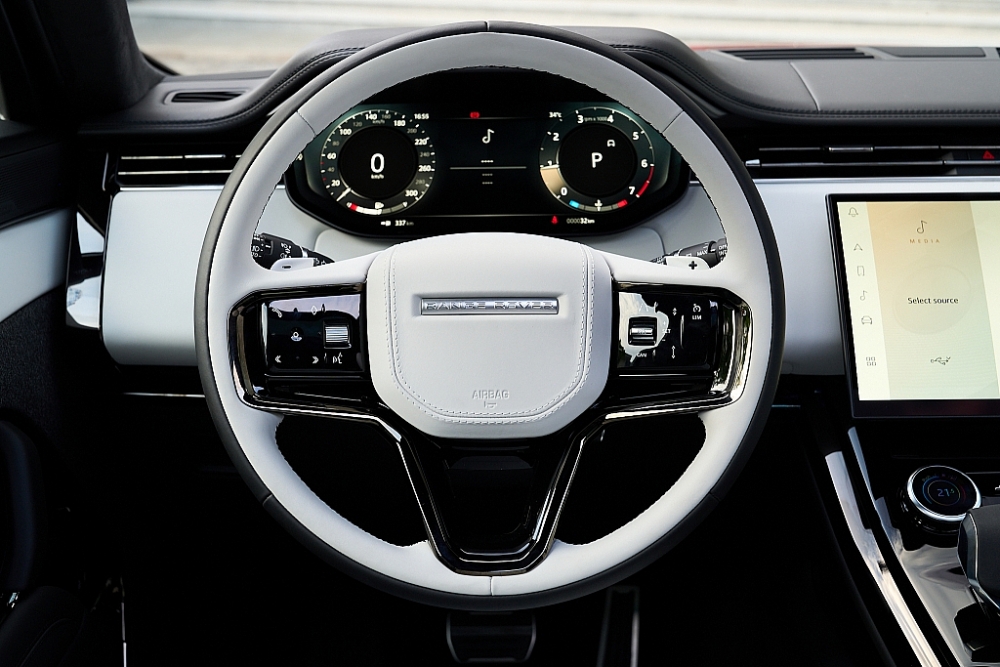 Giá hơn 7,3 tỷ Range Rover Sport có gì cuốn hút?