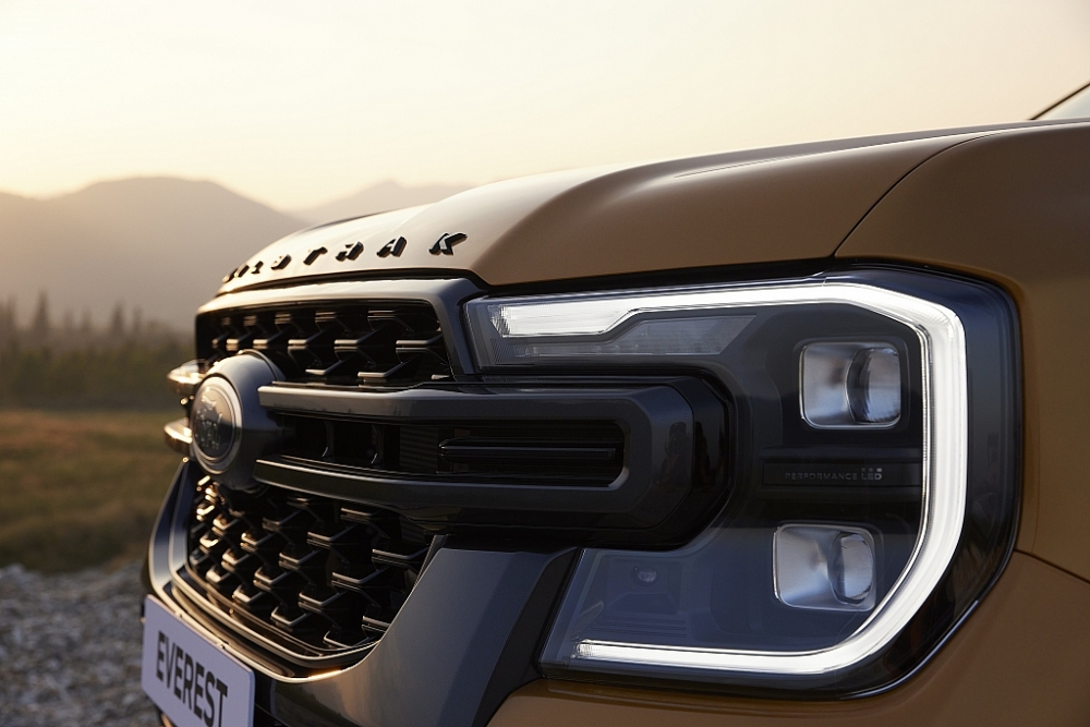 Về Việt Nam Ford Everest Wildtrak 2023 có giá 1,5 tỷ đồng