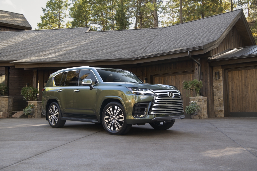 Giá hơn 9,2 tỷ đồng, Lexus LX 600 2022 có phiên bản VIP