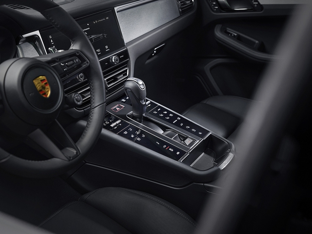 Porsche Macan 2022 tại Việt Nam có giá khởi điểm từ 2,299 tỷ đồng