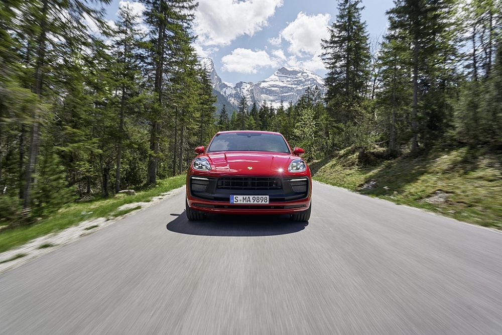 Porsche Macan 2022 tại Việt Nam có giá khởi điểm từ 2,299 tỷ đồng