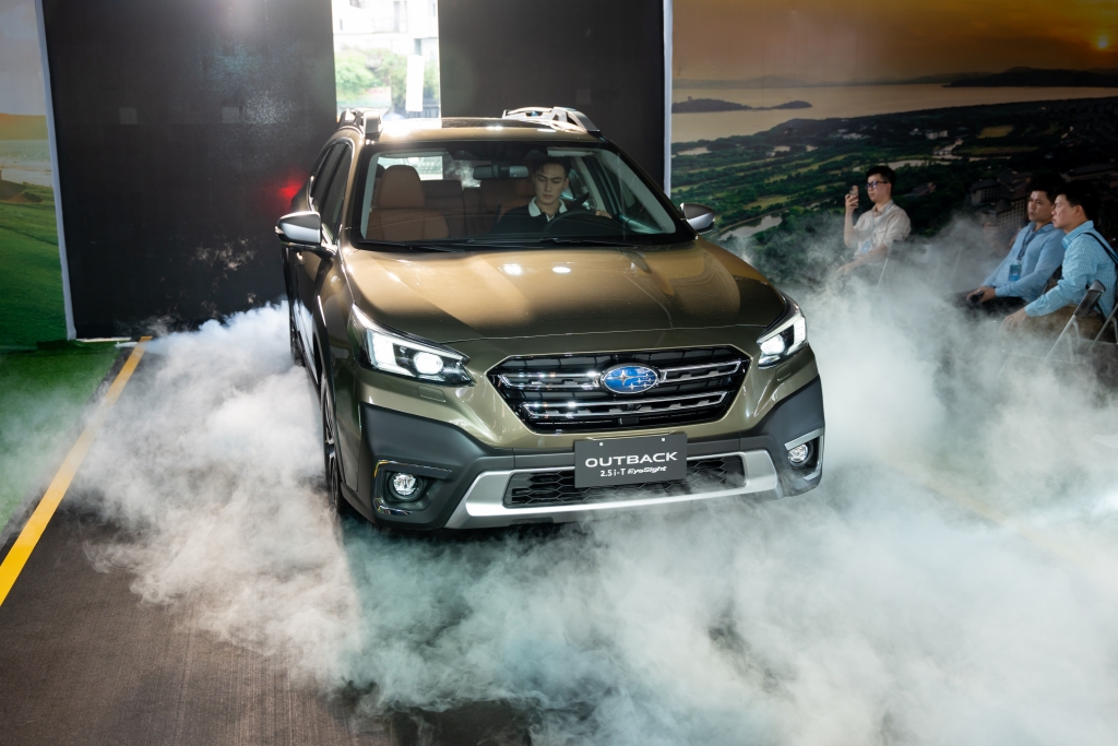 Nhiều nâng cấp Subaru Outback 2023 chốt giá 2,099 tỷ đồng