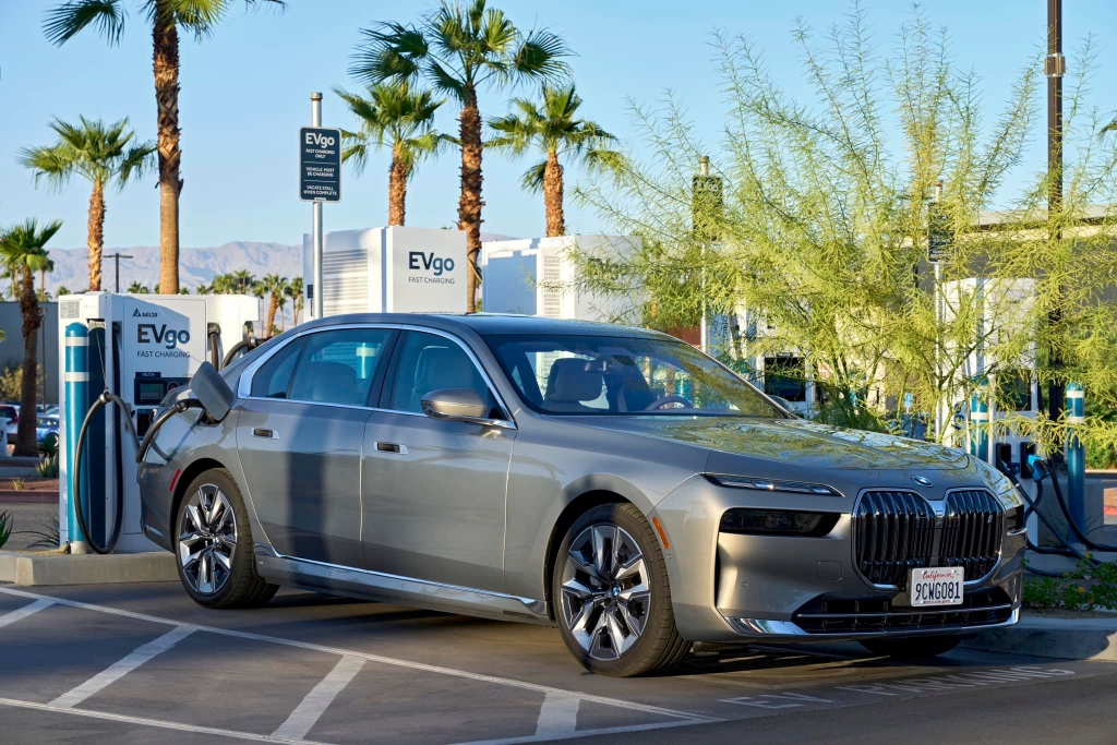 THACO AUTO tri ân khách hàng và giới thiệu sản phẩm BMW cao cấp thế hệ mới.